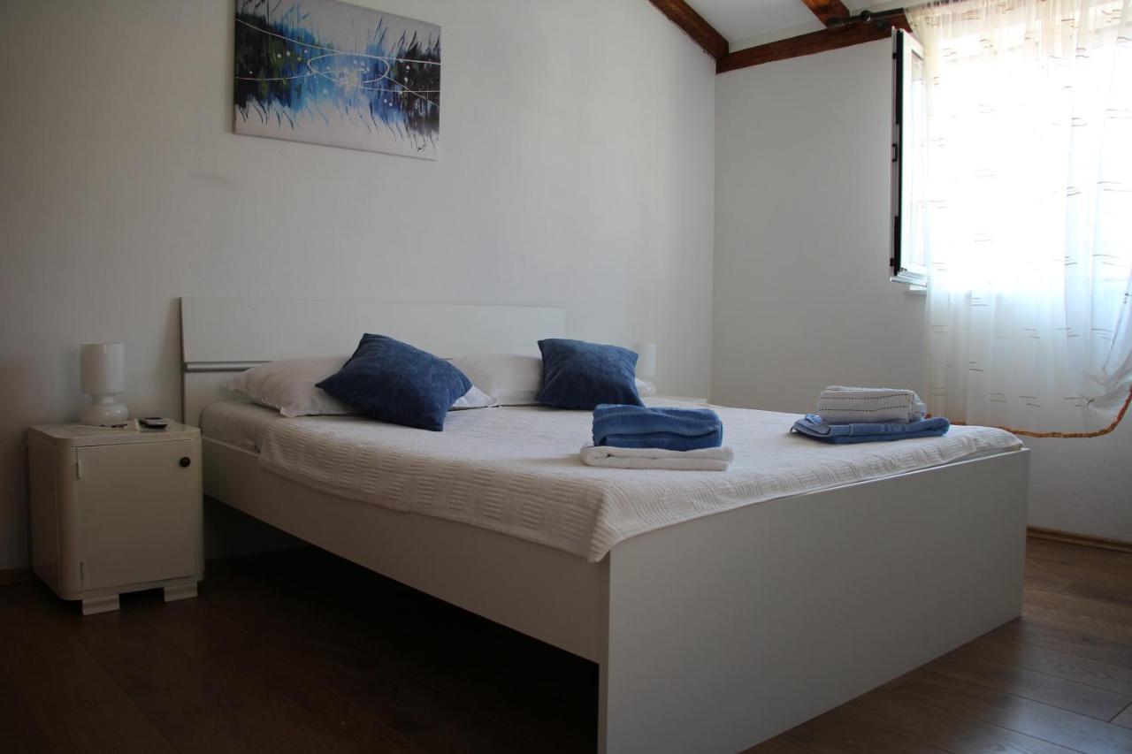 Apartment Titinica Murter Esterno foto